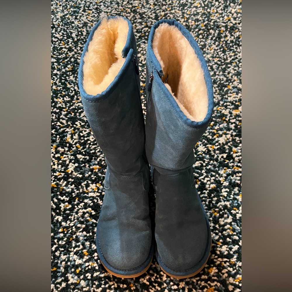 UGG Australia boots. Women’s size 7. Tall boots-blue.